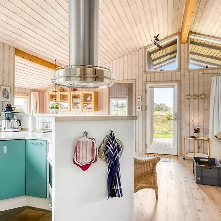 Hughe - 200m From The Sea By Interhome *