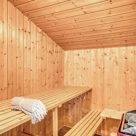 Hughe - 200m From The Sea By Interhome *