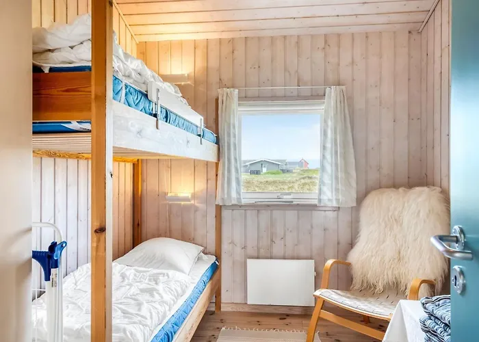 Hughe - 200m From The Sea By Interhome
