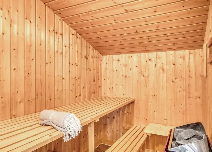 Hughe - 200m From The Sea By Interhome *